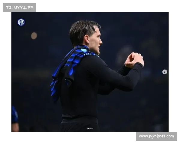 泽林斯基绝杀瞬间,国际米兰球迷狂欢庆祝 泽林斯基绝杀瞬间,国际米兰球迷狂欢庆祝